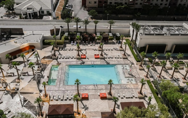 StripViewSuites at Signature