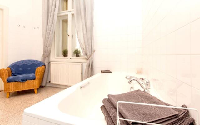 Apartment With 3 Bedrooms in Budapest, With Wonderful City View, Terra