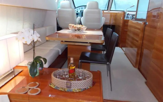 George V Yacht