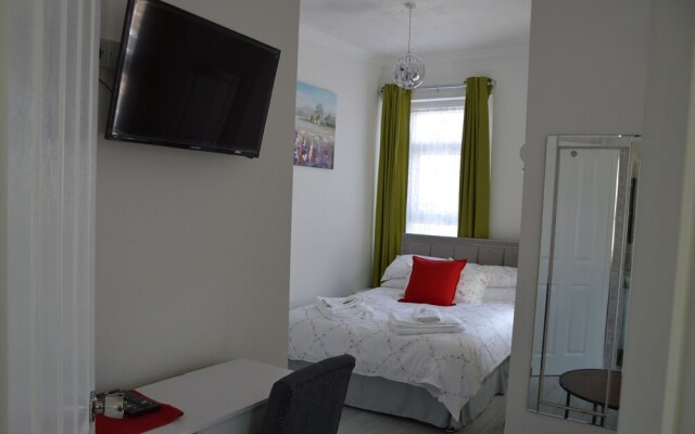 Holly Lodge