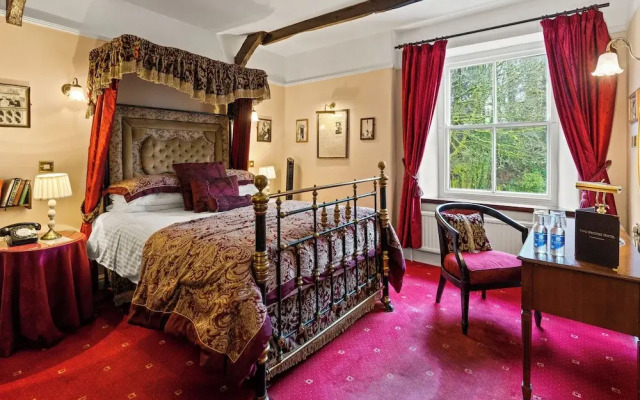 Two Bridges Hotel