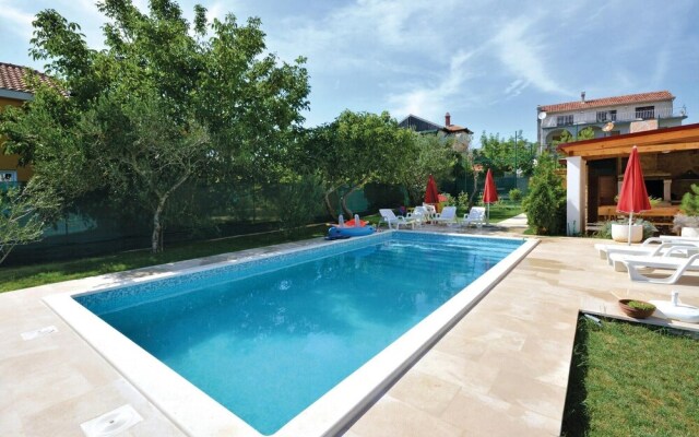 Beautiful Home in Kastel Stafilic With Wifi and 8 Bedrooms