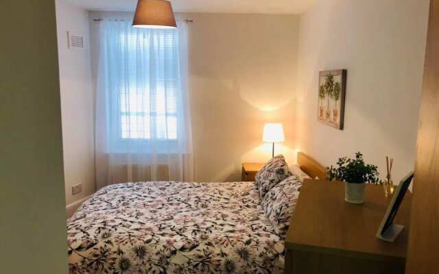 Remarkable 2 Bed Apartment in Edinburgh
