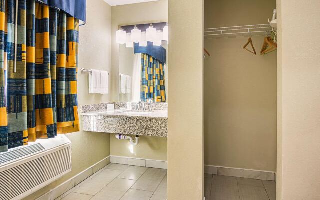 Rodeway Inn & Suites Ithaca South