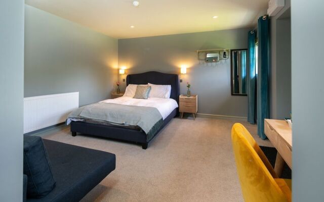 The Cowdray Arms