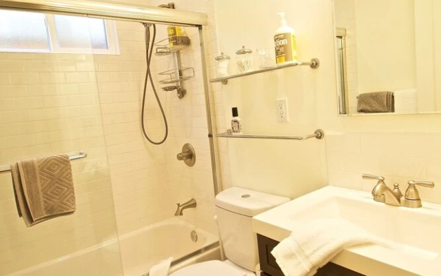 Quintessential Venice Beach Condo