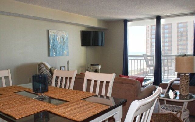 So Hampton 806 3BR by RedAwning