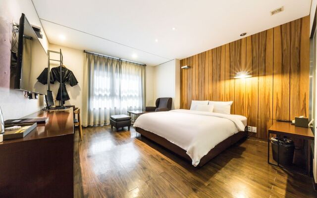 F HOTEL Yeongdeungpo