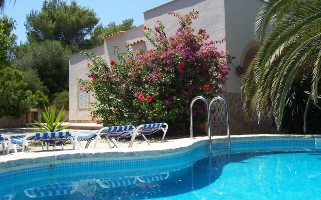 Villa With Pool and air Conditioning