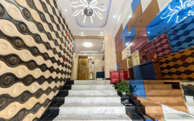 ‌BoXin Business Hotel (Shanghai Guanglan Road Metro Station Branch)