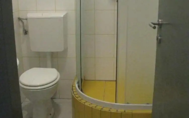 Xena - Comfort and Spacious - A4 Orange