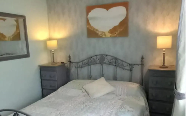3 Bed Chalet - Sleeps 6 - Parking - Garden - Wifi