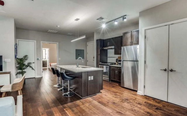 Stunning 2BR 2BA w/SKY POOL lounge CozySuites