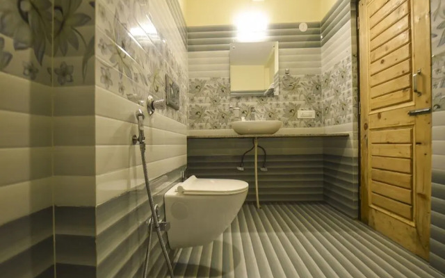 Raku's Place by OYO Rooms