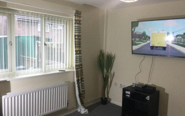 Nice Residential Within Easy Reach To Town