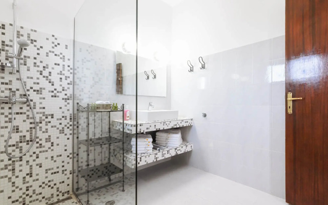 Kiki Studios & Apartments