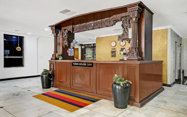 Super OYO Townhouse OAK Hotel Belsons Taj Mahal