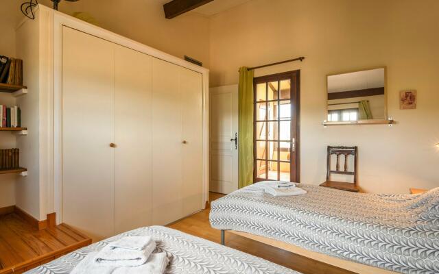 Scenic villa in Beaufort with private pool