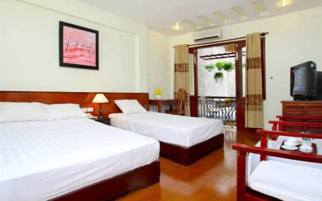 Nhi Trung Hotel