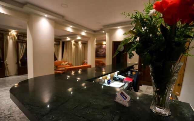 Bastas Hotel & Studios