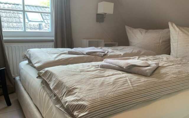 "luv With Shed" in House Smaswai 10