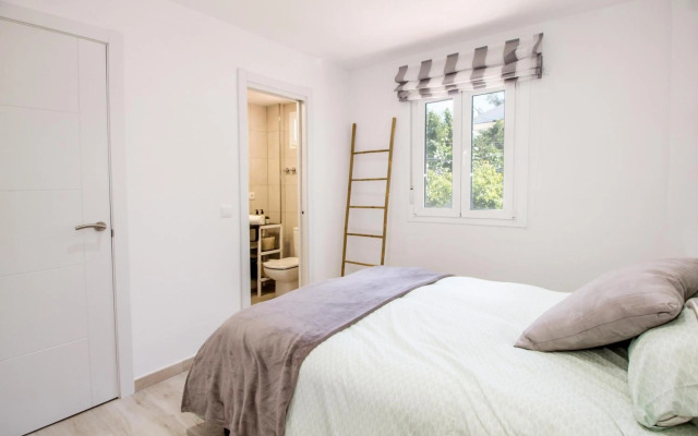 Perfectly located beachside apartment in Elviria Marbella