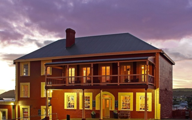 Stanley Hotel & Apartments