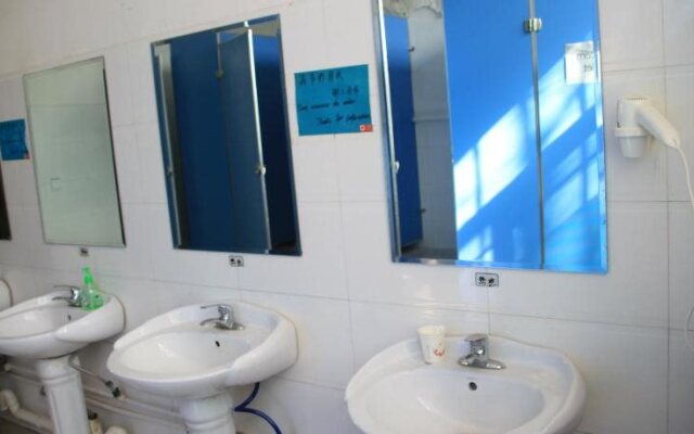 Qicaidanxia International Youth Hostel