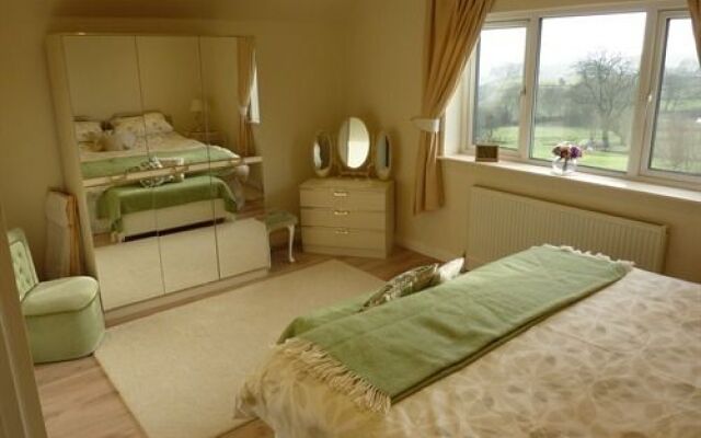Longcroft View