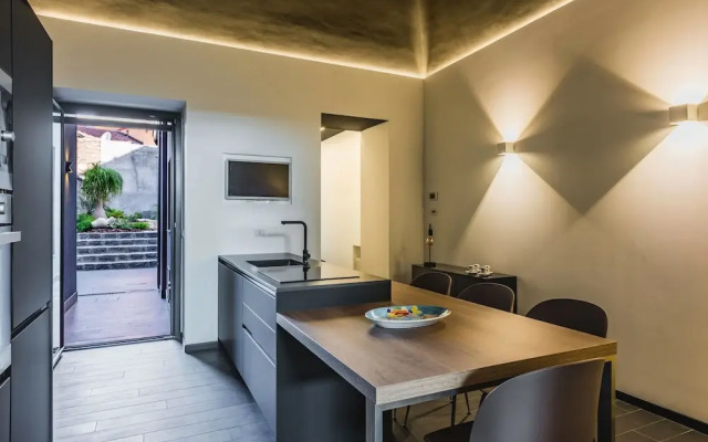Leone Apartment with Garden