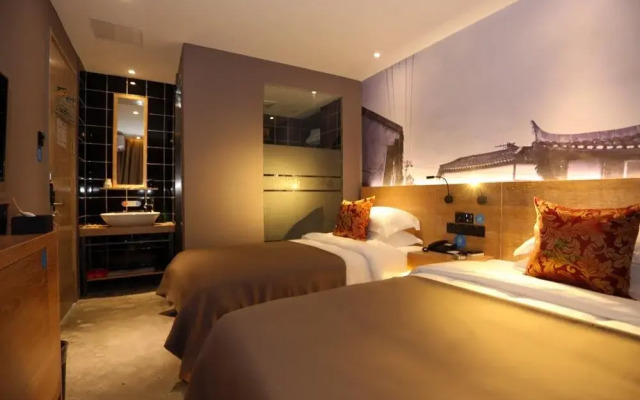 Yo Yo Pinke Hotel
