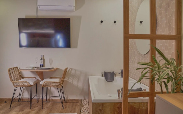 One Apartments Lleras