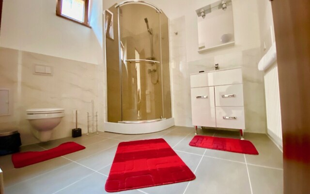 Cardinal Central Apartment