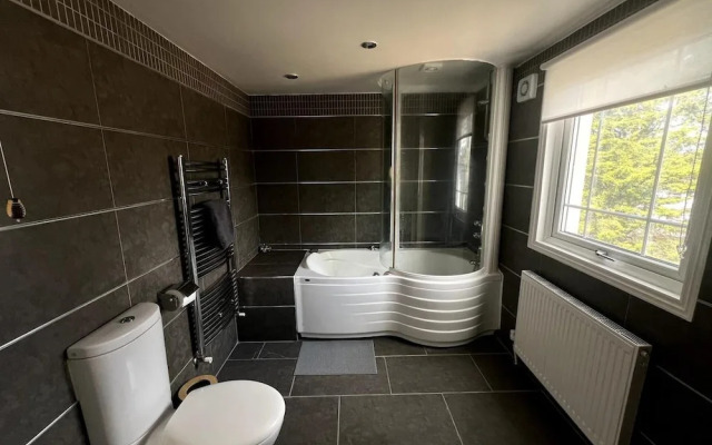 3 Bedroom House in London - Private Garage - Wi-fi