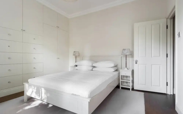Cathcart Road IV by Onefinestay