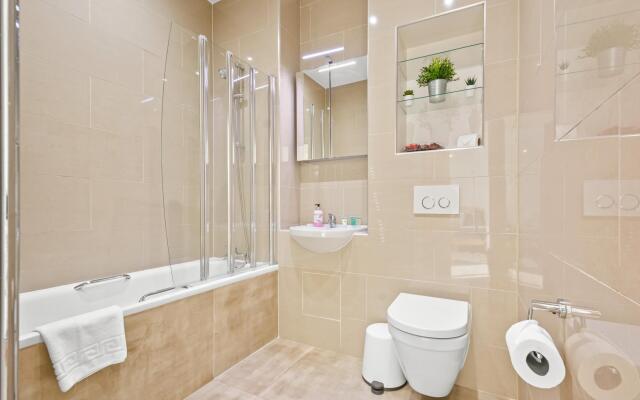 Three Bedroom Apartment in Hoxton