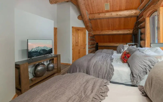Absolutely Amazing Slopeside Mountain Lodge With spa