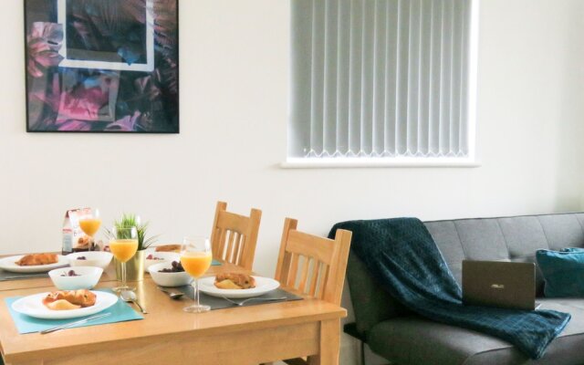 Tudors eSuites Two Bedroom & Balcony