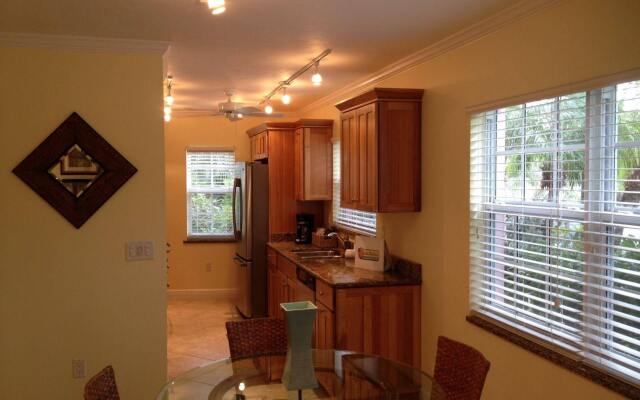 Siesta Palms By the Beach