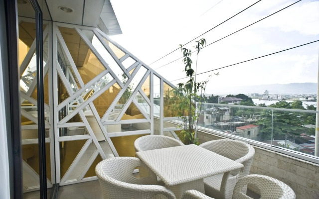 Goldberry Suites & Hotel Mactan