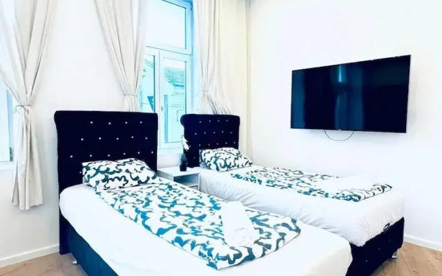 Spacious 3BR Near Kaufpark Alterlaa