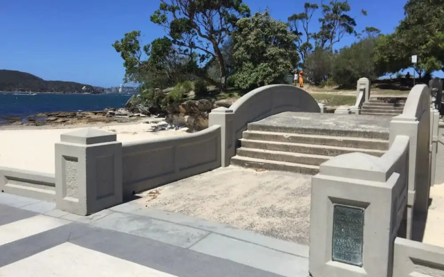 Elegant 4 Bedroom Home By Balmoral Beach