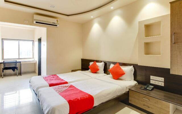 OYO 76518 Hotel Regent In