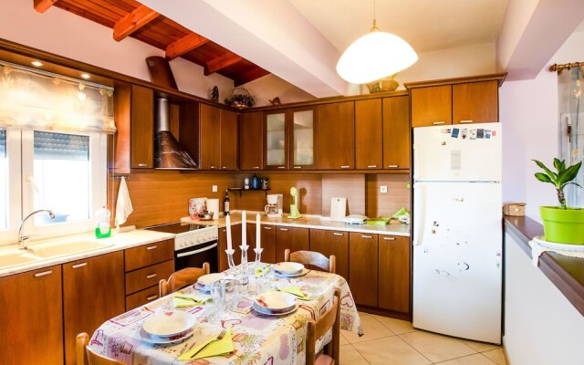 Quaint Farmhouse in Plagiari surrounded with Olive Trees