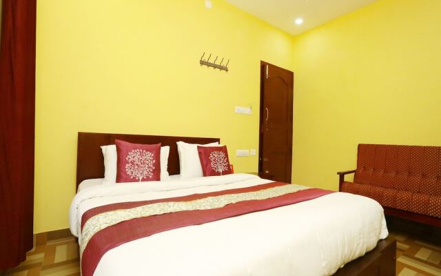 OYO 13526 Deluxe Residency