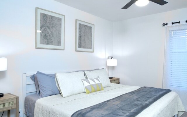 Beautiful 5-bdrm Vacation Home W/heated Pool !