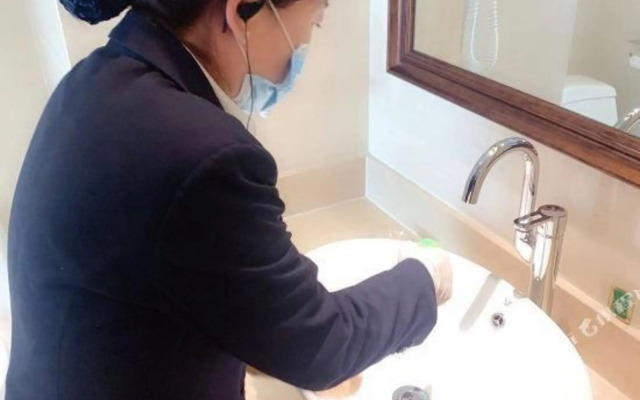 Vienna International Hotel (Baotou Railway Station)