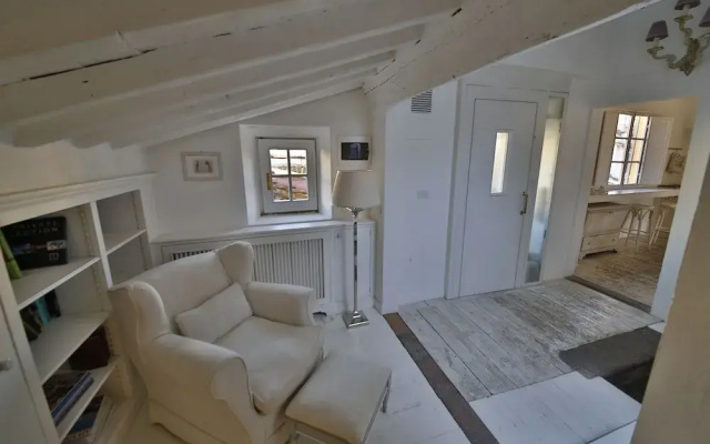 White Home by Mmega