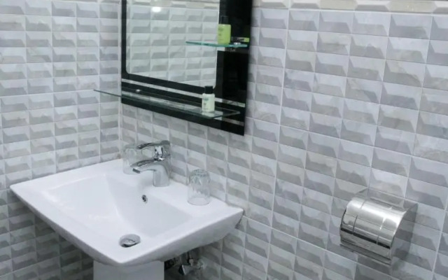 Glitz Cloud 9 Suites