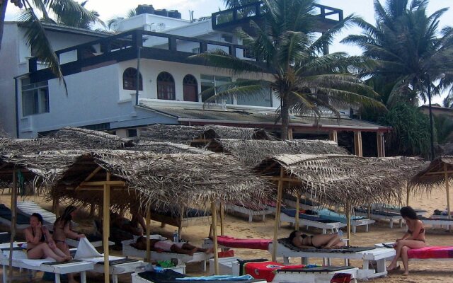 Royal Beach Hotel & Restaurant